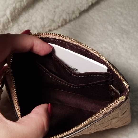 wristlet. NWT - Picture 3 of 3